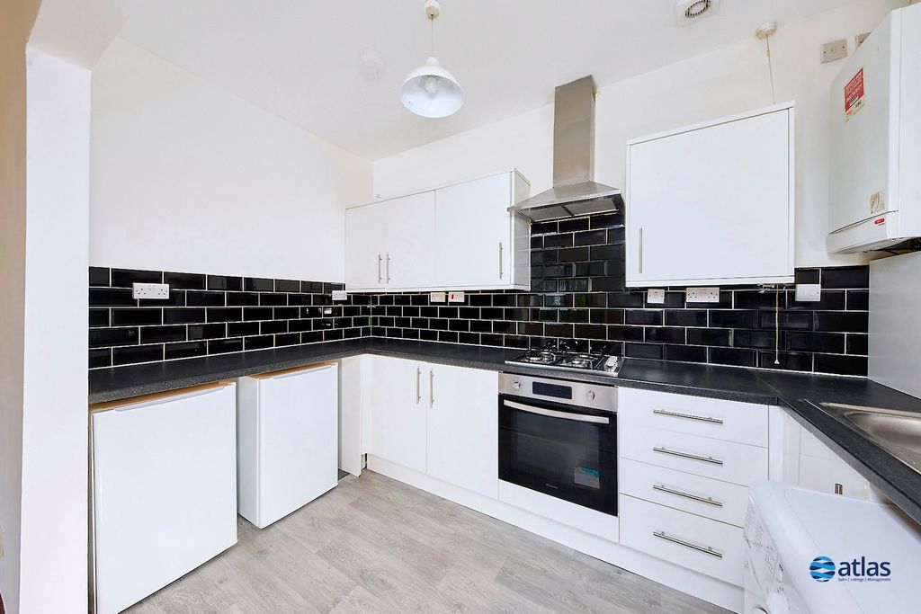 Property photo 3 of 15 Kitchen
