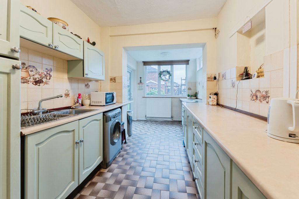 Property photo 2 of 25 Kitchen