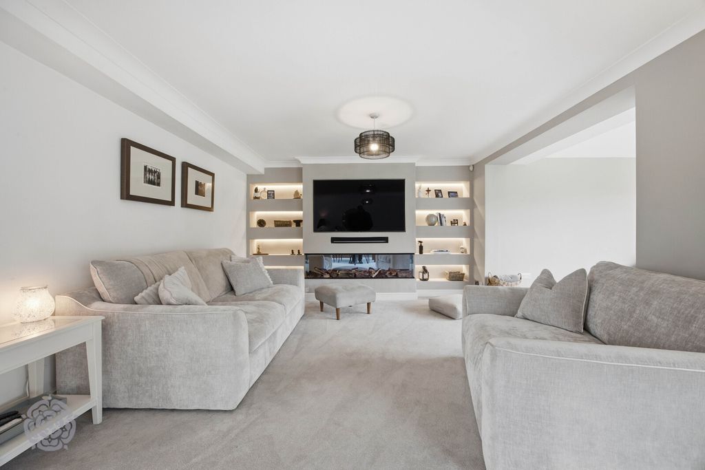 Property photo 2 of 39 Picture No. 35