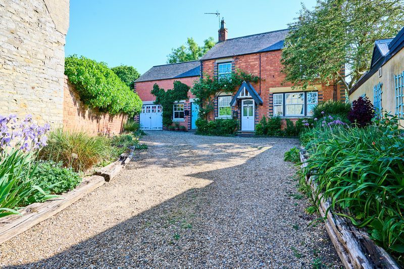 Property photo 2 of 50