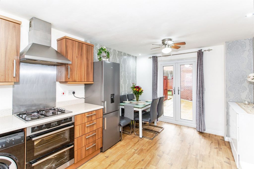 Property photo 2 of 17