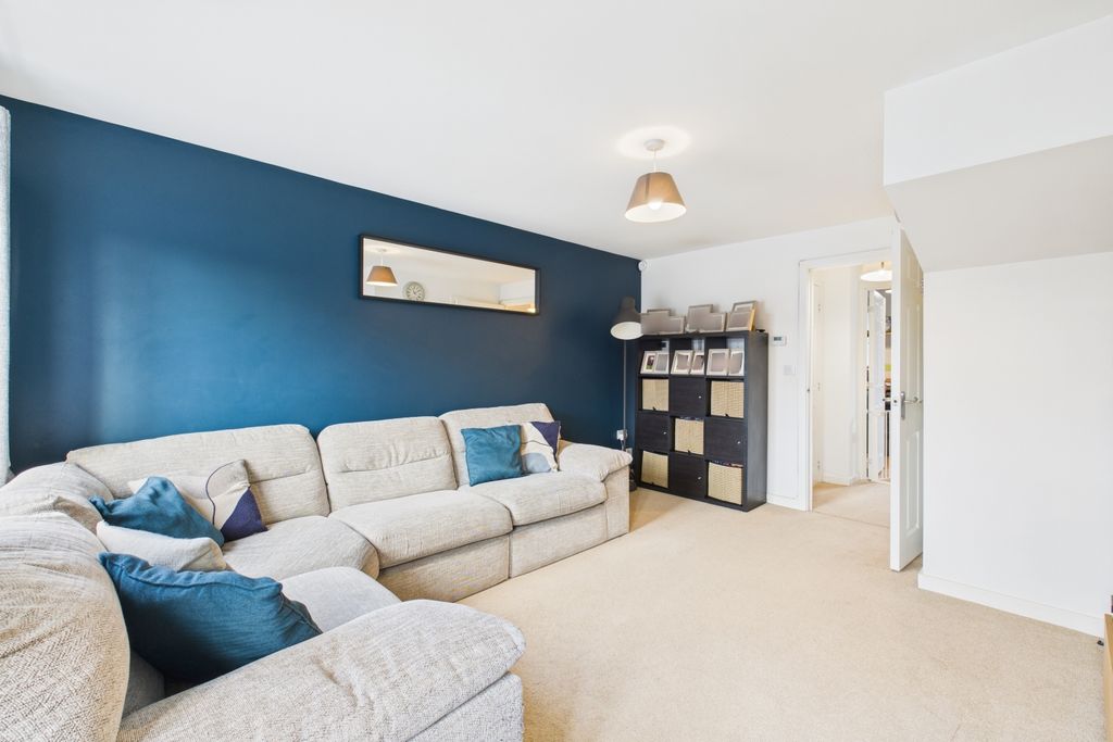 Property photo 1 of 18 Windmill Meadows - Lounge