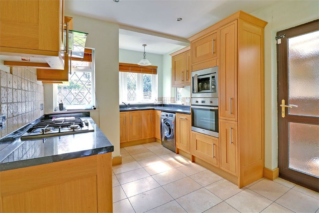 Property photo 2 of 11