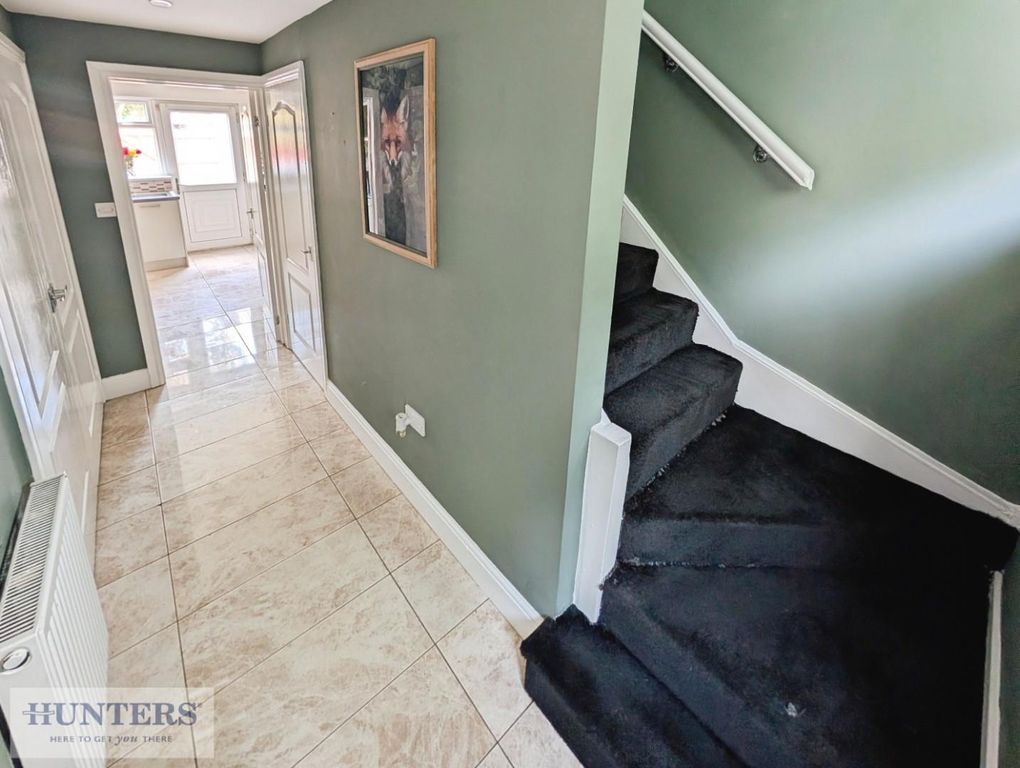 Property photo 3 of 17 Entrance Hallway