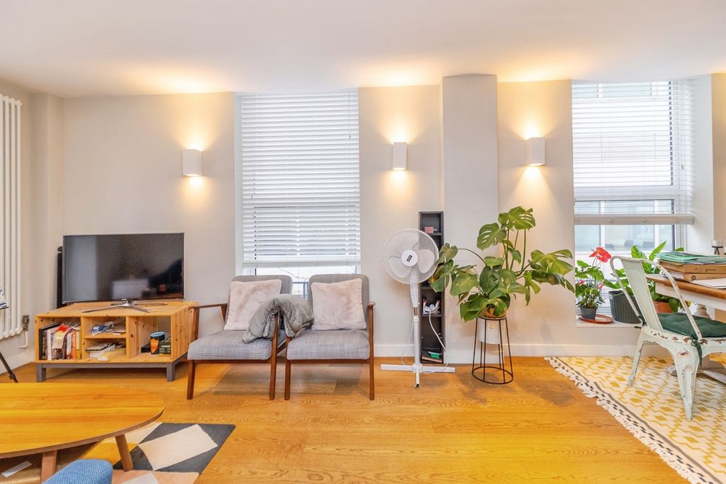 Property photo 3 of 22 Pbox-Img.Jpg