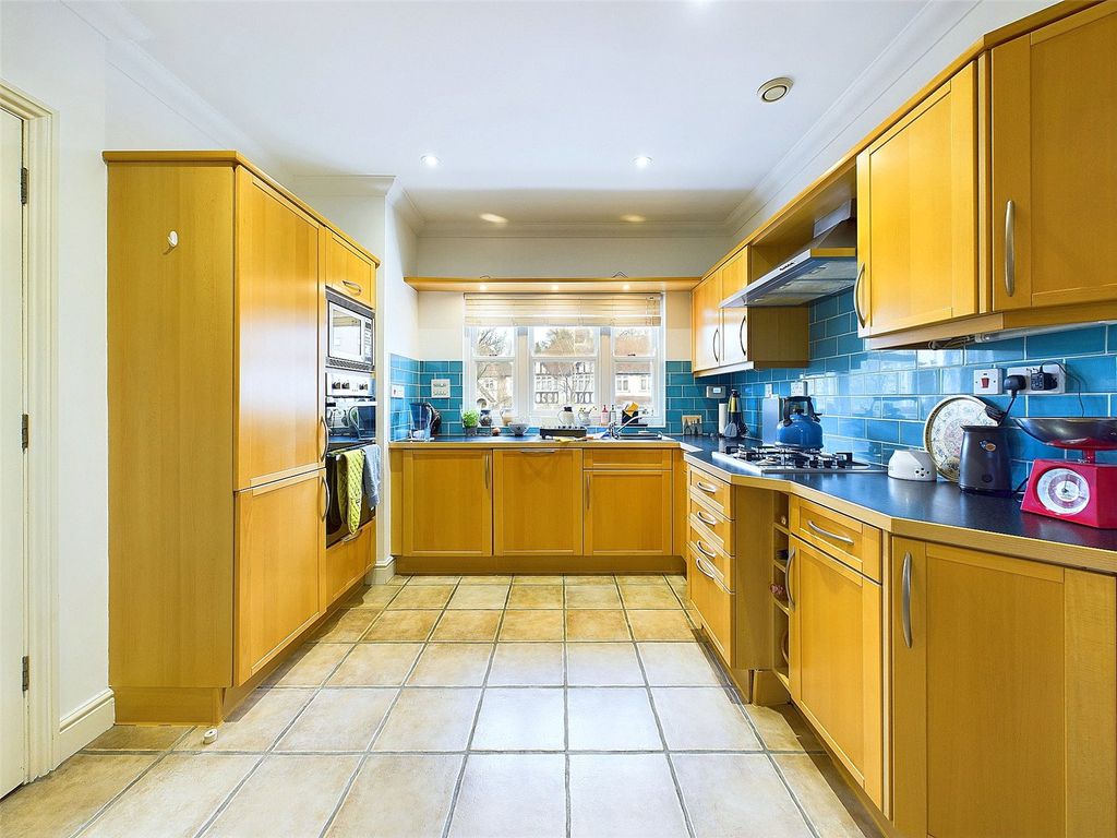 Property photo 2 of 19 Picture No. 17