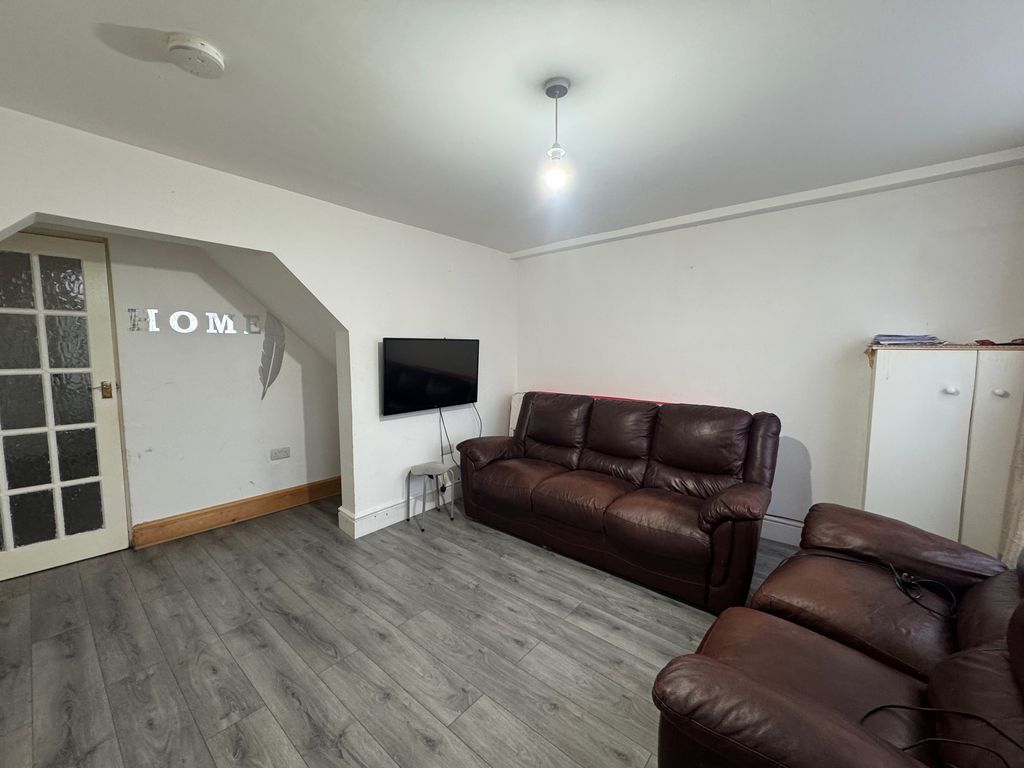 Property photo 2 of 12 Image