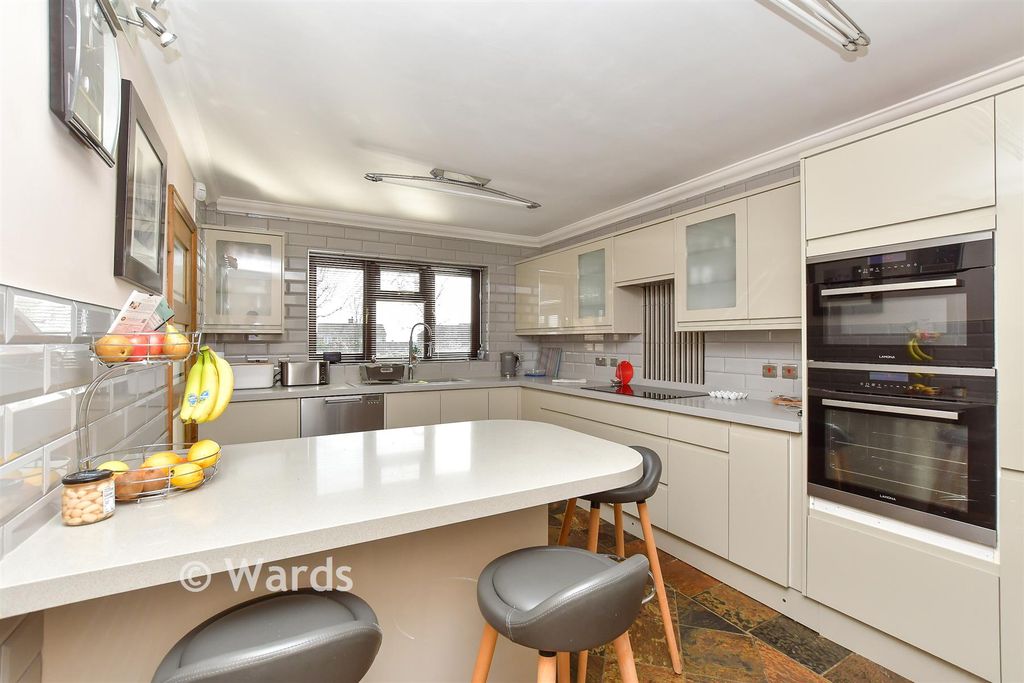 Property photo 1 of 20 Kitchen/ Breakfast Room