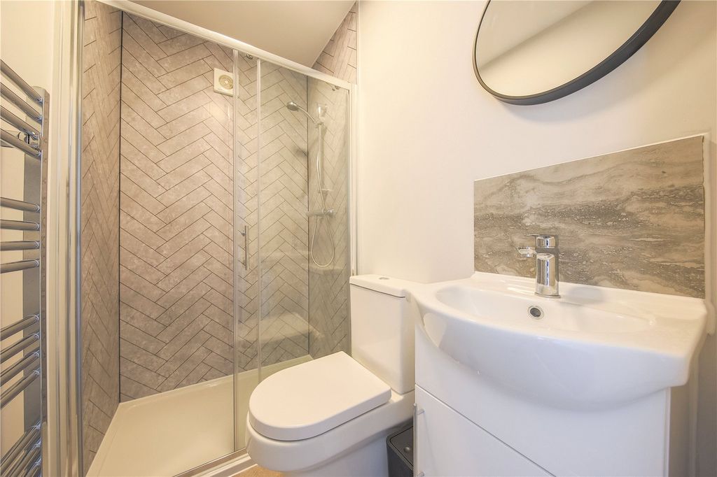 Property photo 3 of 5 Ensuite