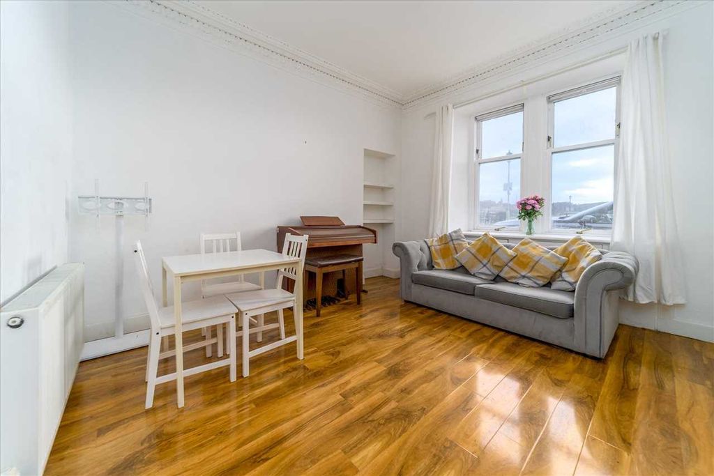 Property photo 2 of 9 Lounge / Diner /