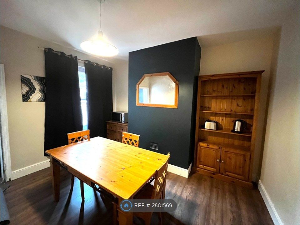 Property photo 1 of 7 Dining