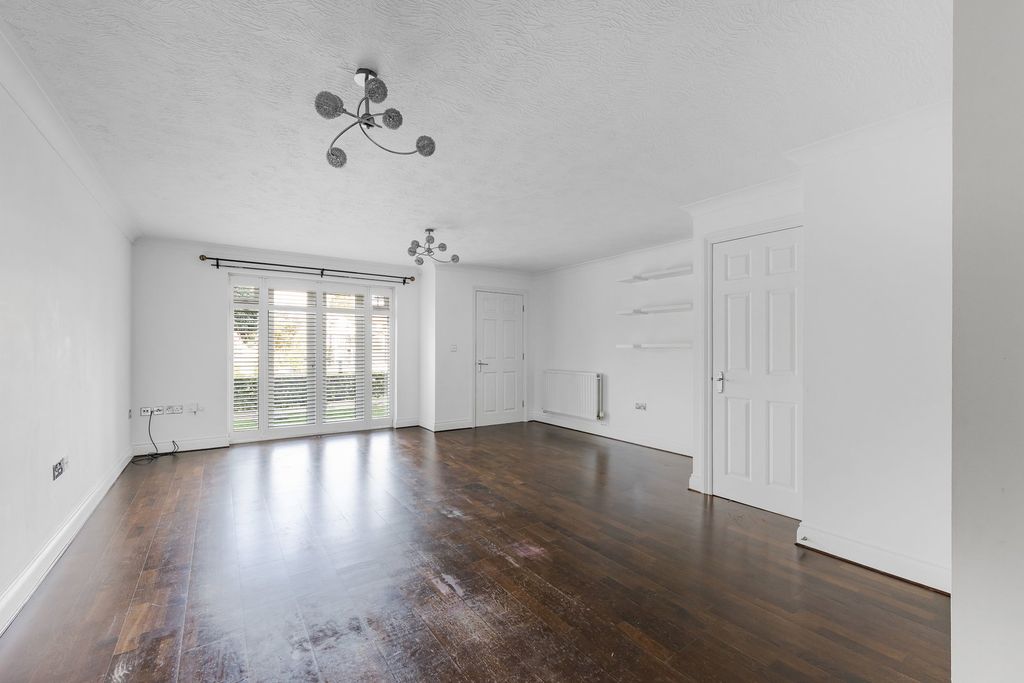 Property photo 3 of 24