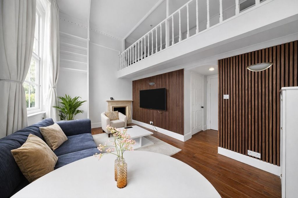 Property photo 1 of 8 Bedroom