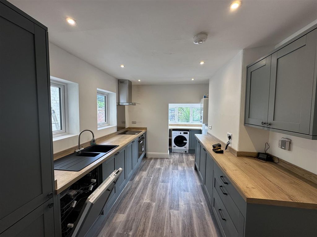 Property photo 2 of 7 43 Ls Kitchen.Jpg