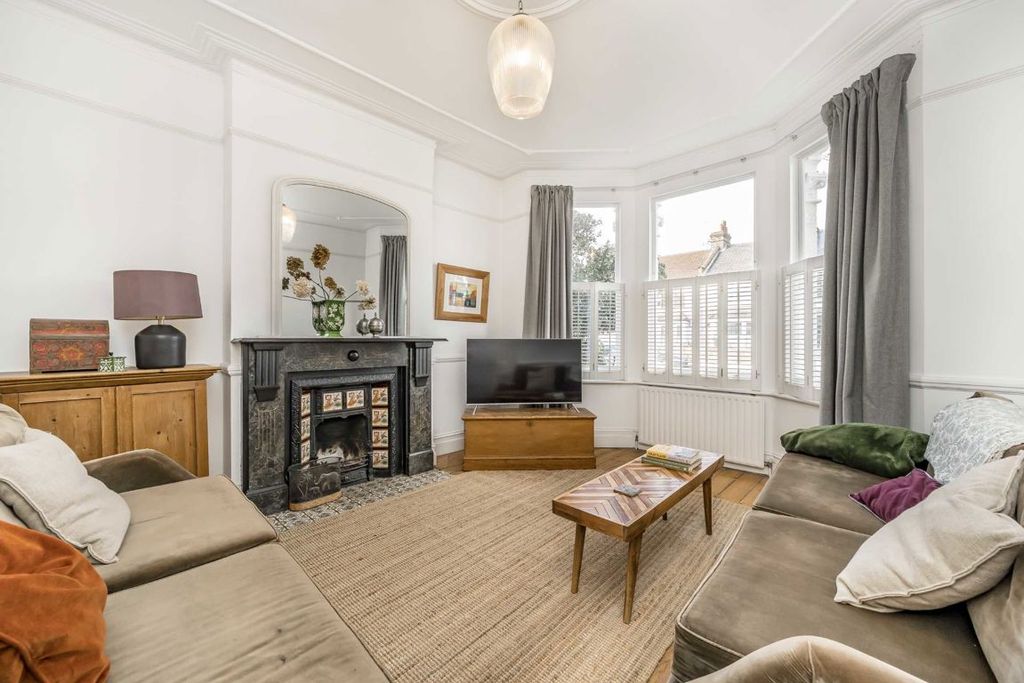 Property photo 2 of 11