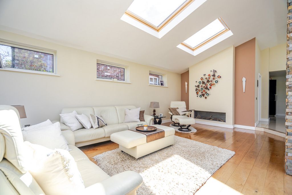 Property photo 3 of 38