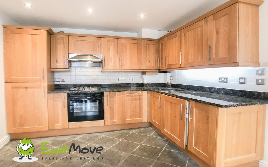 Property photo 3 of 15 Img-91591