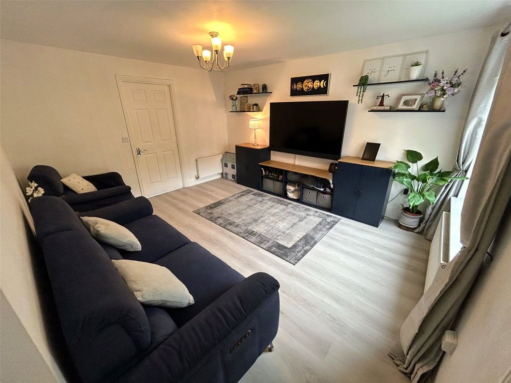 Property photo 2 of 18 Picture No. 01