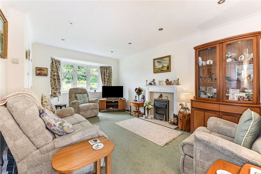 Property photo 3 of 19 Siting Room