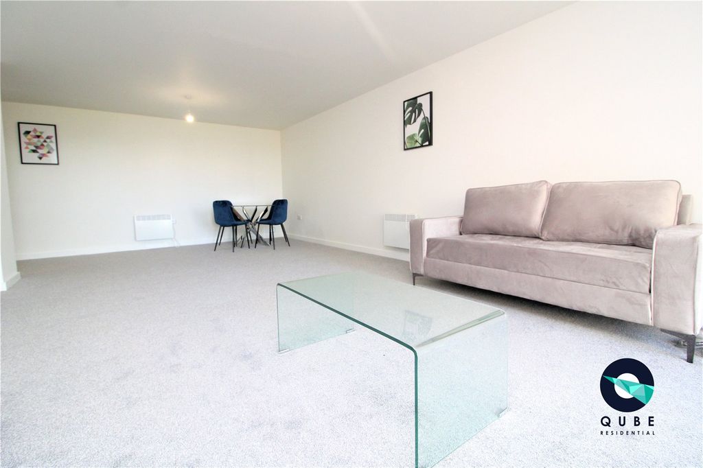 Property photo 3 of 12 Lounge