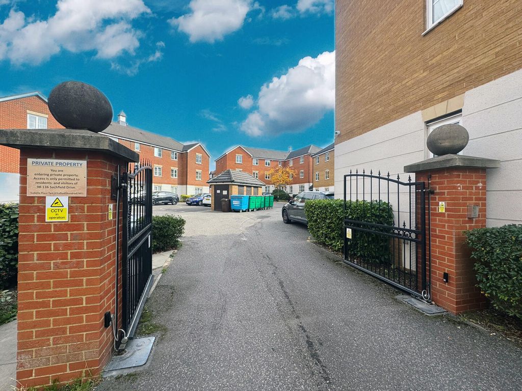 Property photo 2 of 27