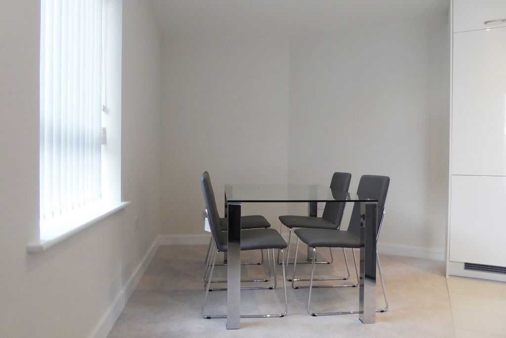 Property photo 3 of 8 Dining Area