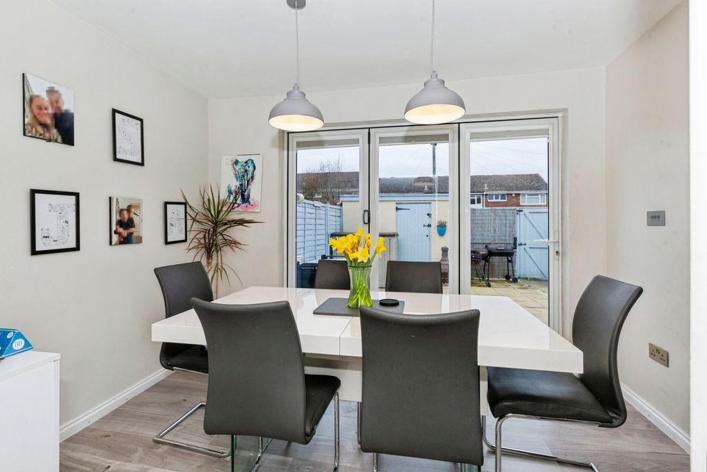 Property photo 3 of 20 Dining Room