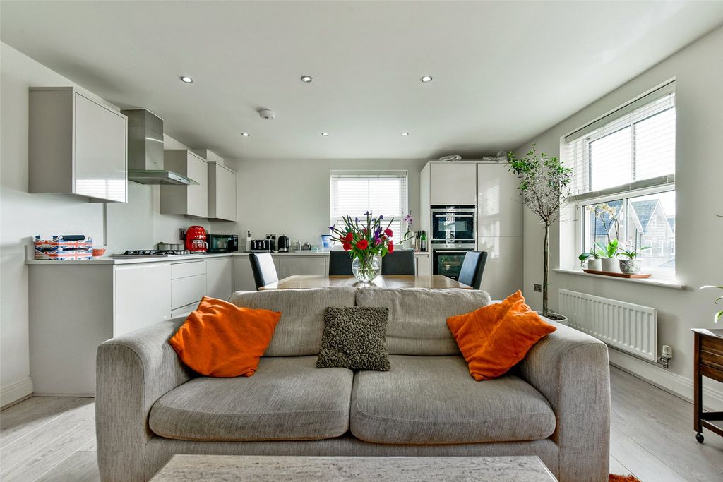 Property photo 3 of 8 Picture No. 13