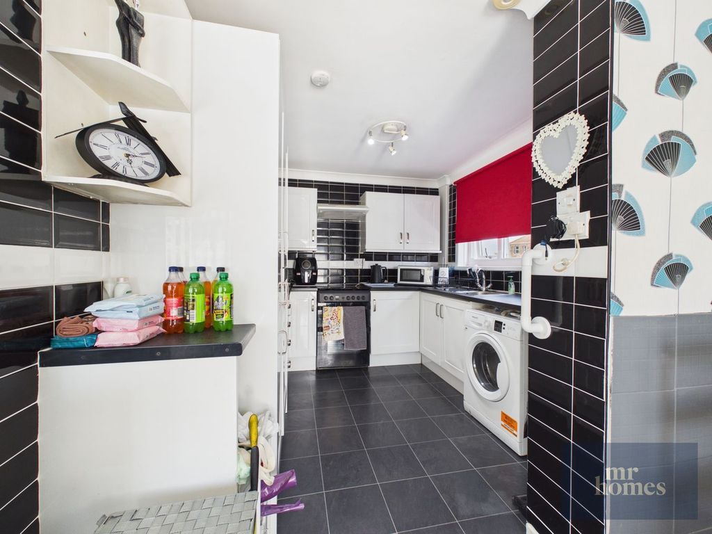 Property photo 3 of 39