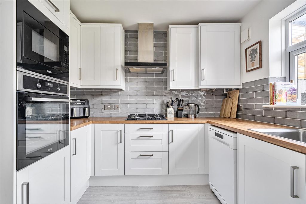 Property photo 2 of 17 1360226-8-68De71A1d12Df.Jpg