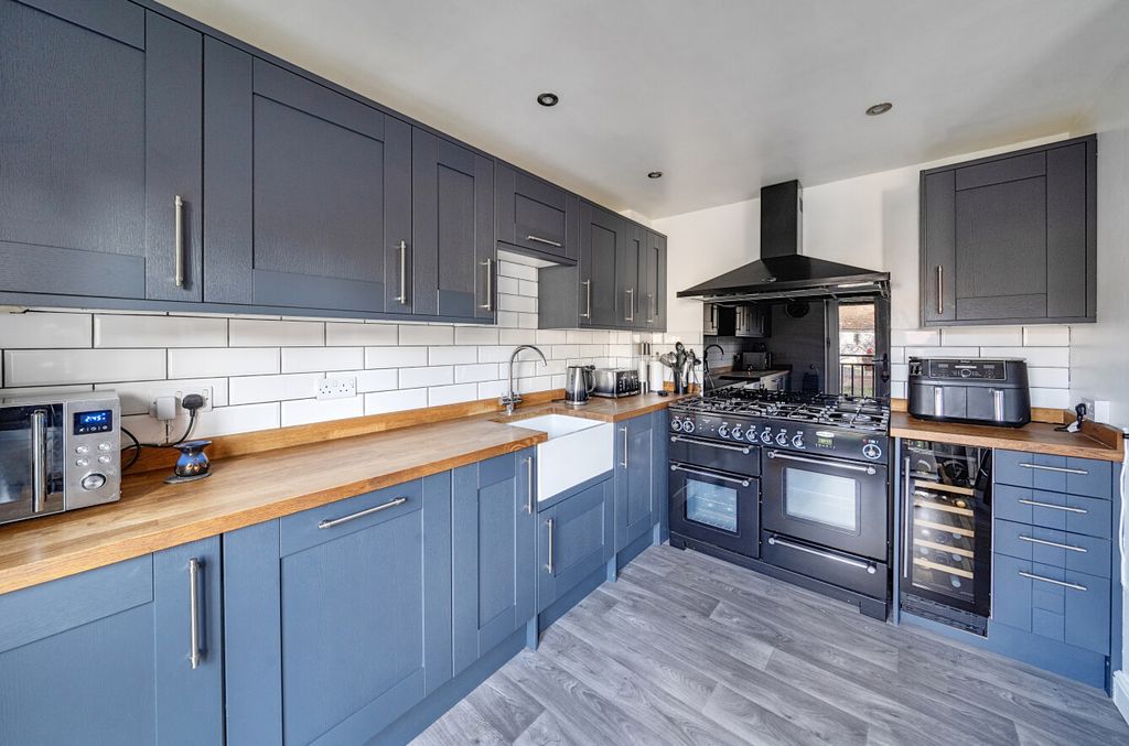 Property photo 2 of 13 1425392-13-69B1A5...