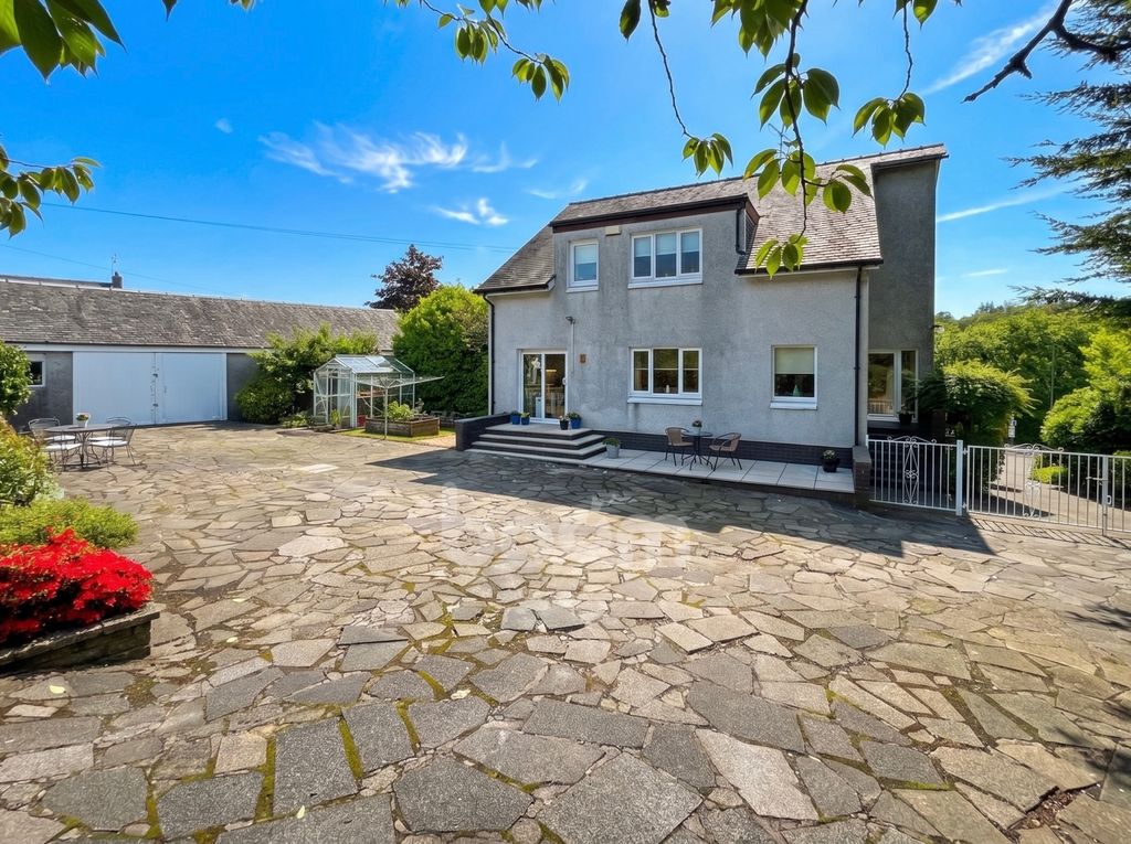 Property photo 2 of 39 North Street, Dalry Rear Garden