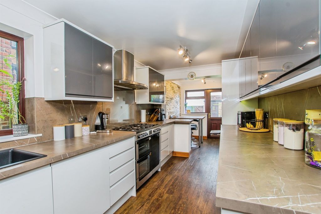 Property photo 2 of 23 Kitchen