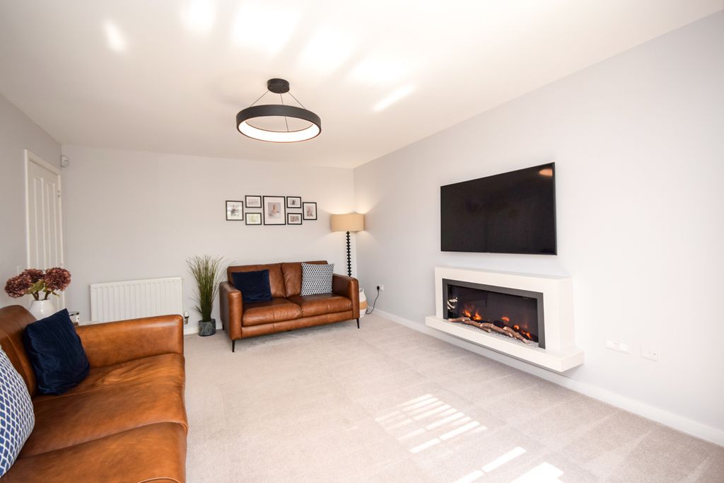 Property photo 3 of 32