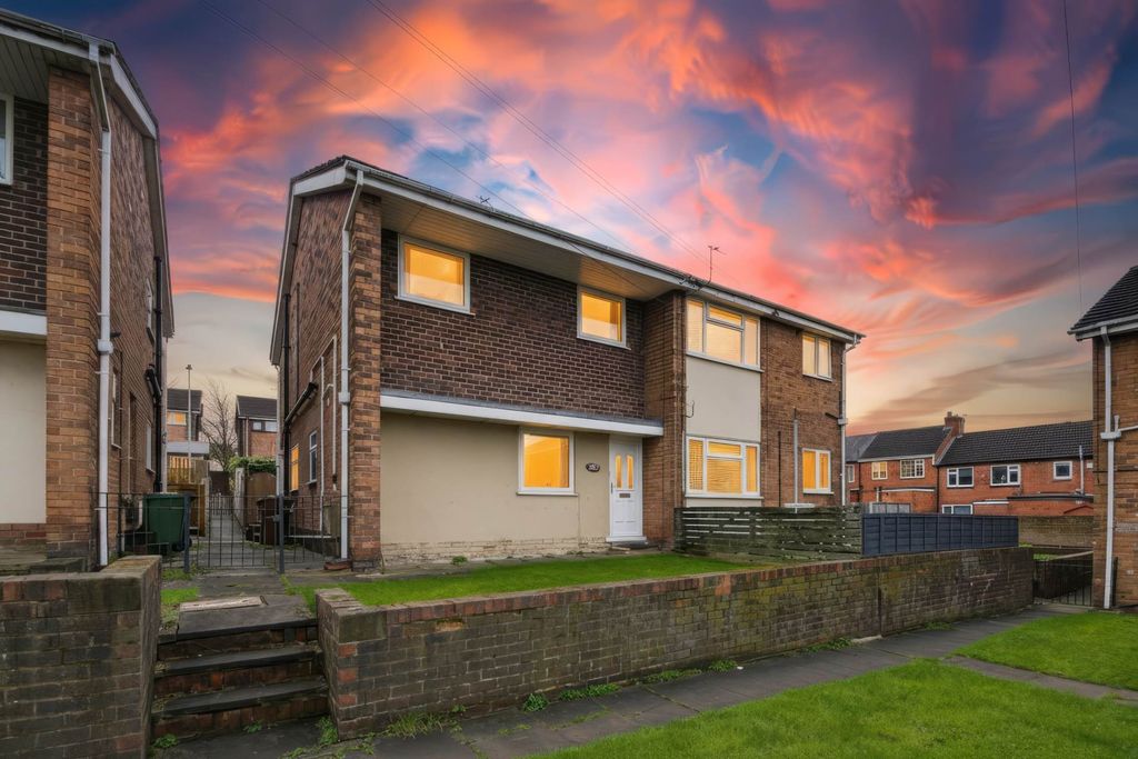 Property photo 2 of 27