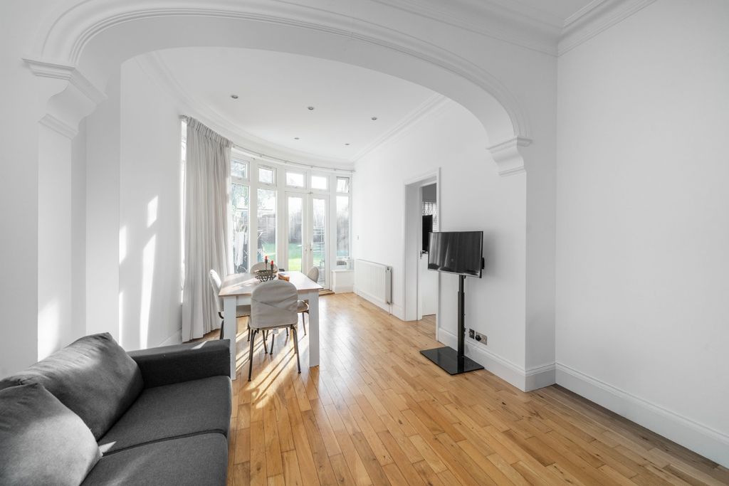 Property photo 2 of 13 4724504