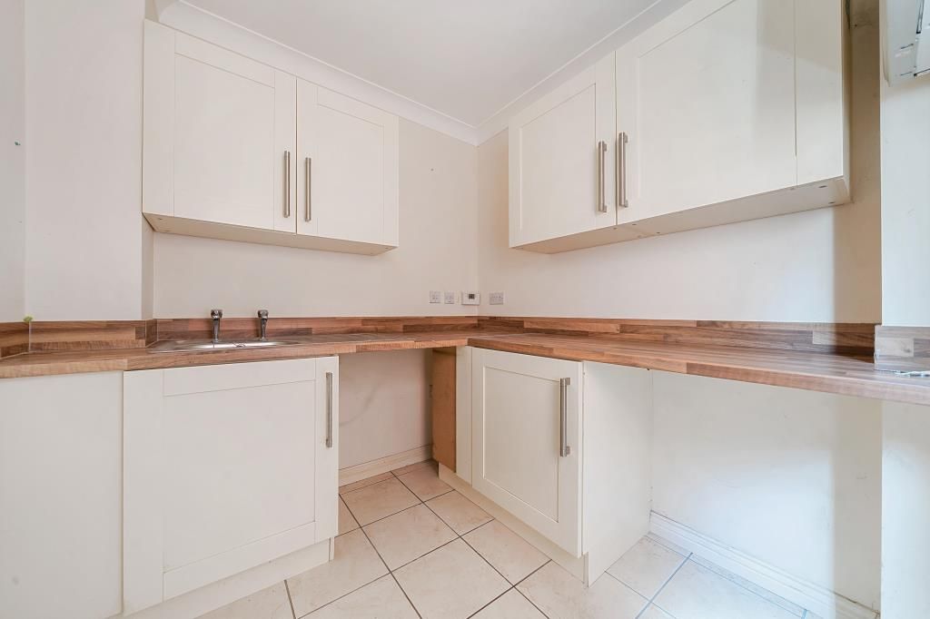 Property photo 3 of 22 Kitchen