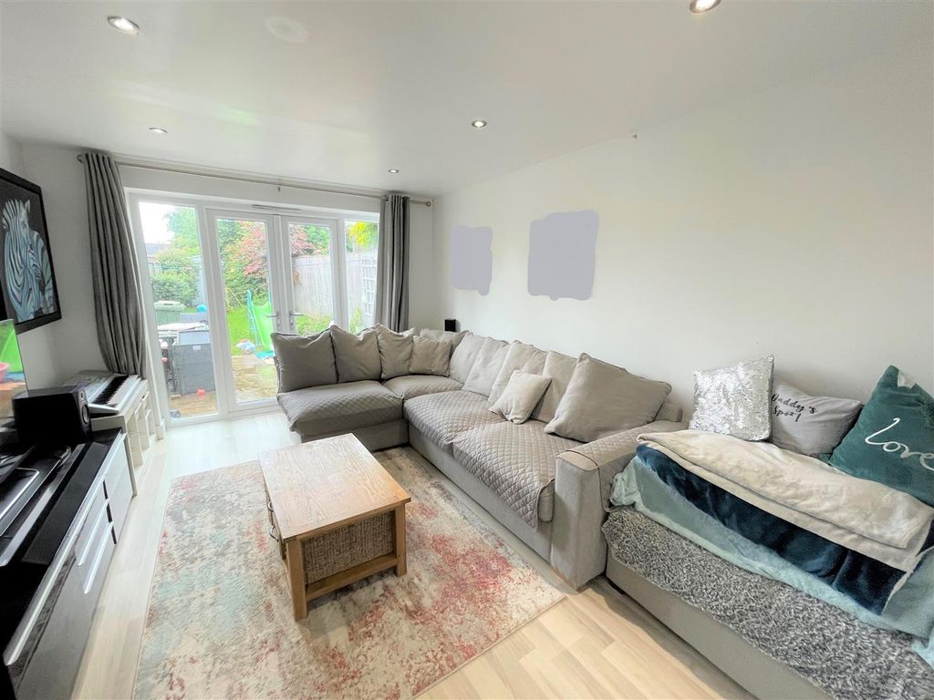 Property photo 2 of 12 Inkedliving Room (002)_LI N.Jpg