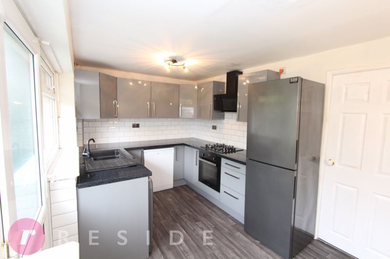 Property photo 3 of 15 Dining Kitchen