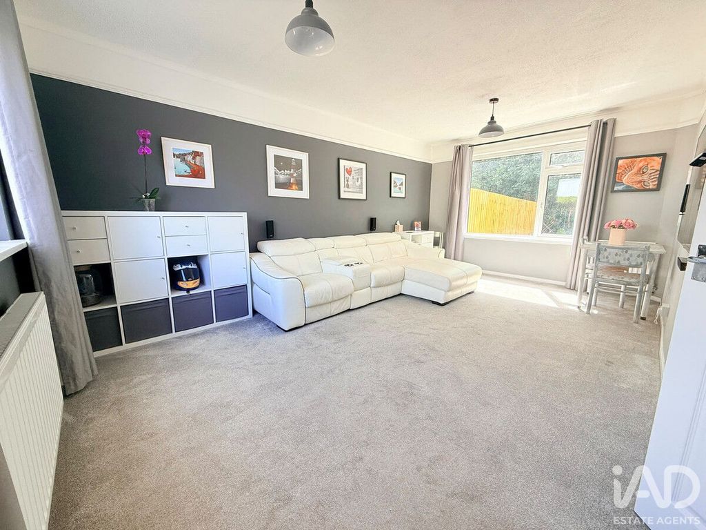 Property photo 2 of 14