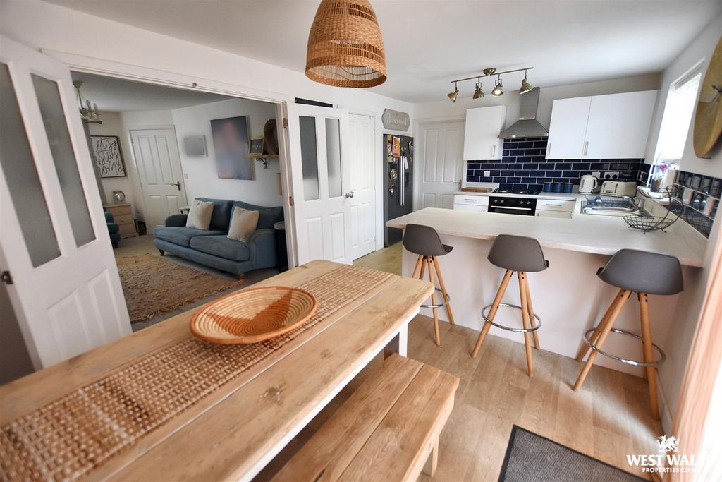 Property photo 3 of 25 14_Blurred (3).Jpg
