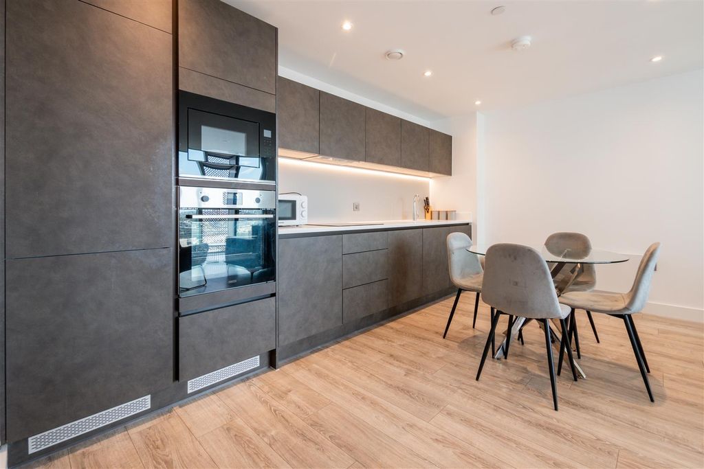 Property photo 2 of 16 P1788661.Jpg