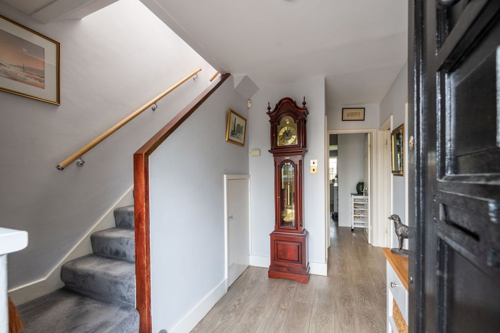 Property photo 3 of 31