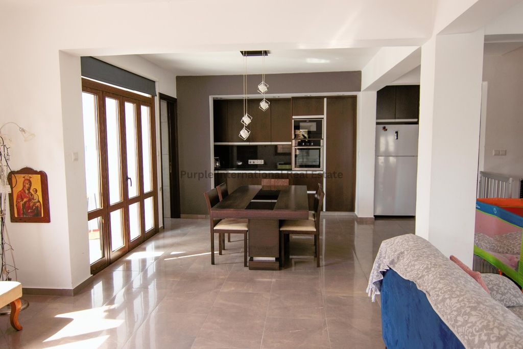 Property photo 2 of 30