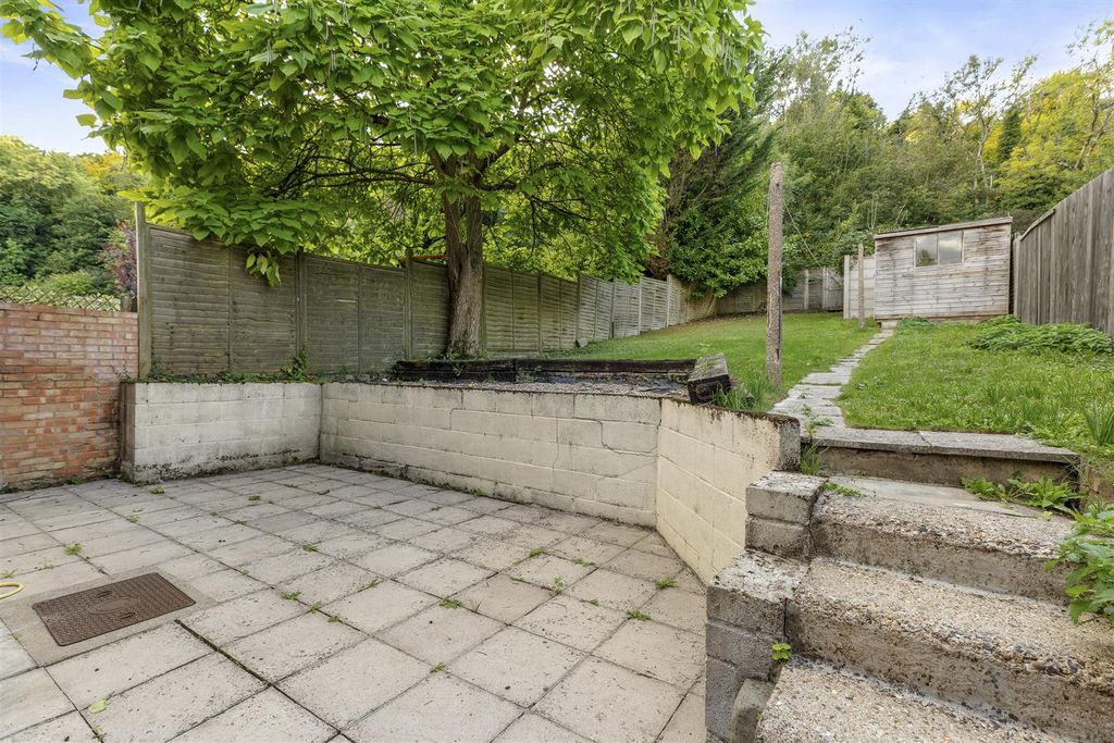 Property photo 3 of 15 433 Micklefield Road, Hp13 7Hz-10.Jpg