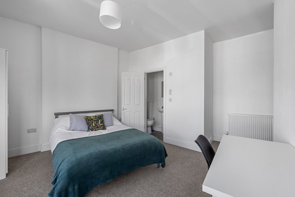 Property photo 2 of 5 0037
