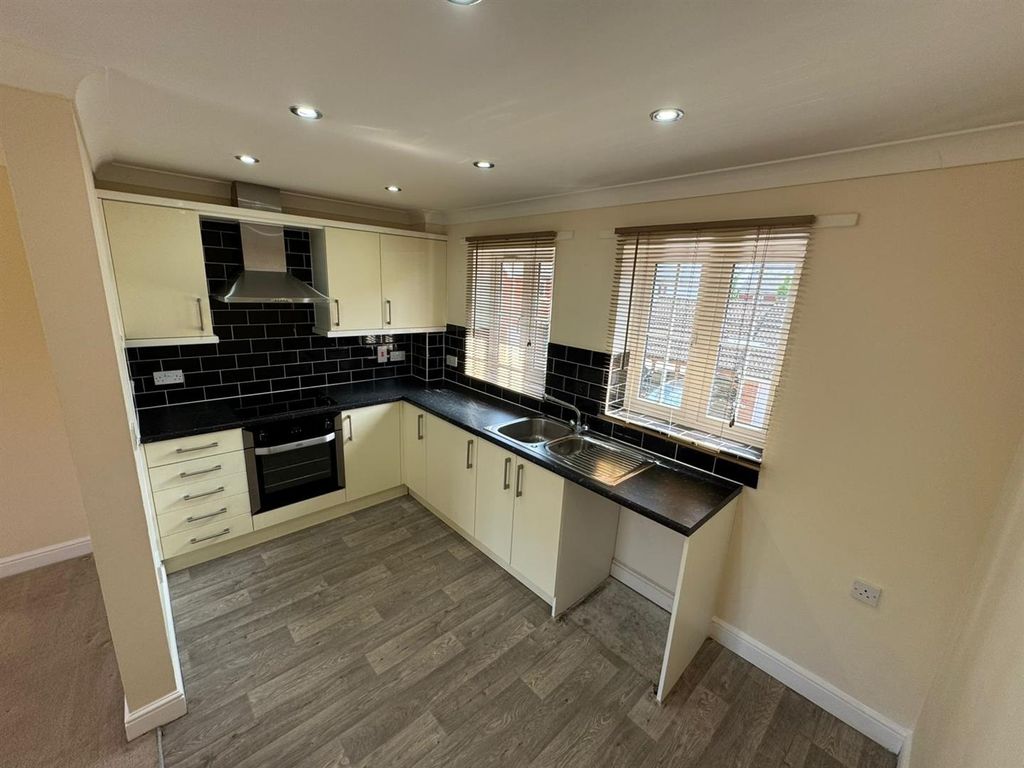 Property photo 2 of 9 Kitchen