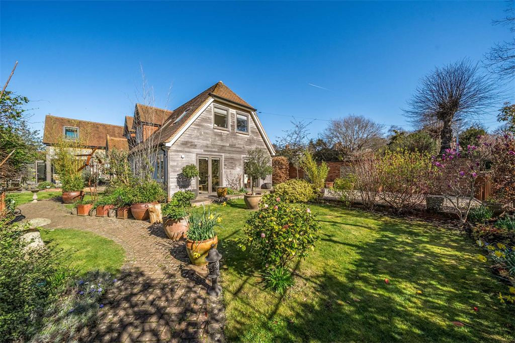 Property photo 3 of 25