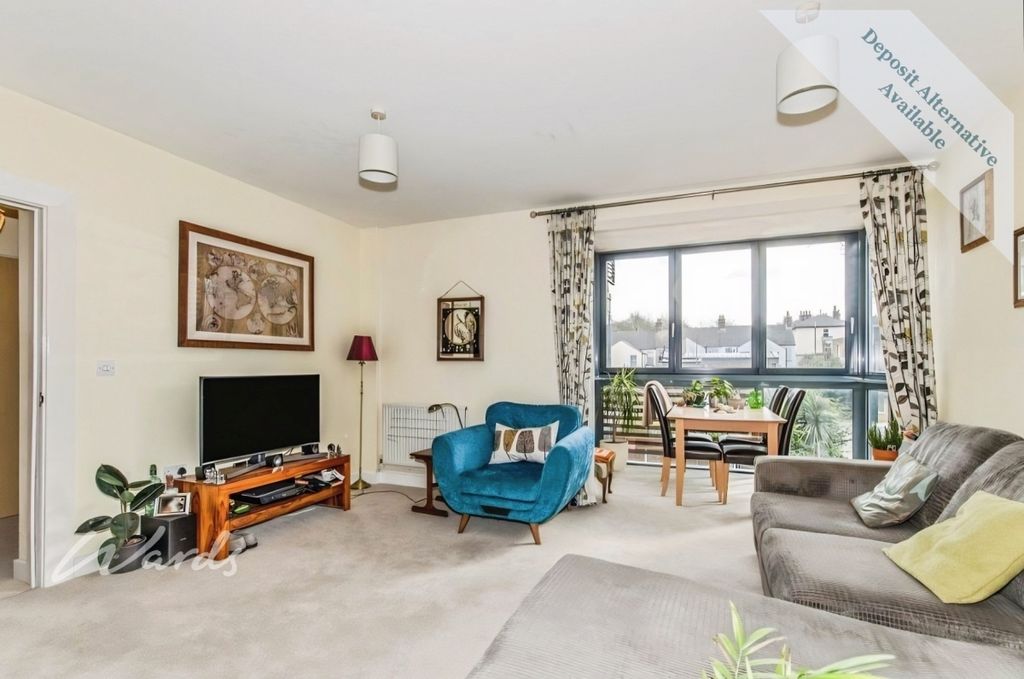 Property photo 3 of 8 Lounge.