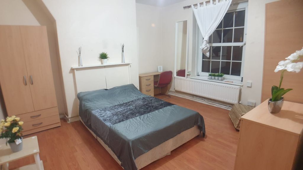 Property photo 3 of 7 Room 3